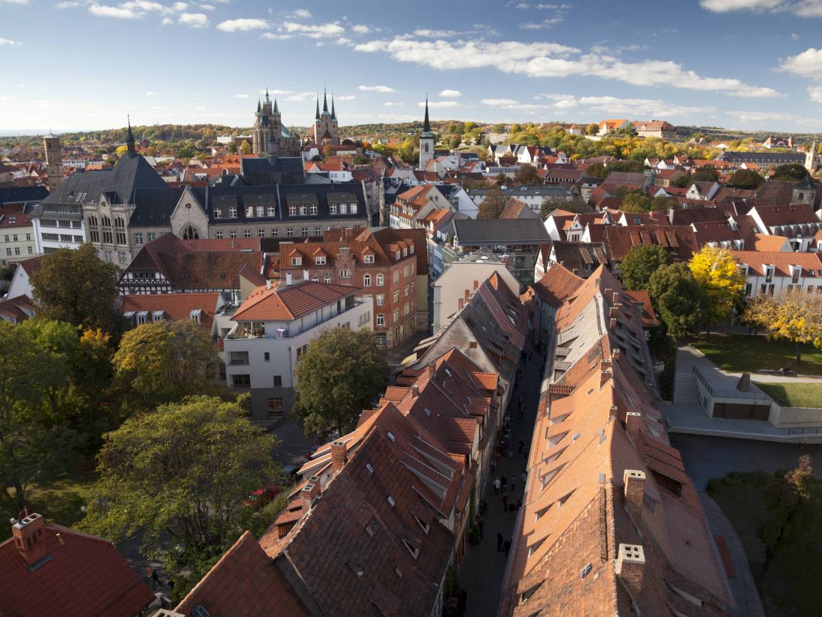 Ausblick vom Turm der Ägidienkirche auf die Krämerbrücke und Stadt